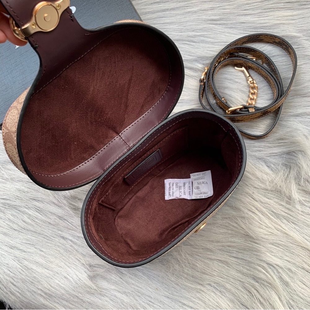 Coach Signature Canvas Cosmetic Case with Horse and Carriage Closure - Picture 8 of 9